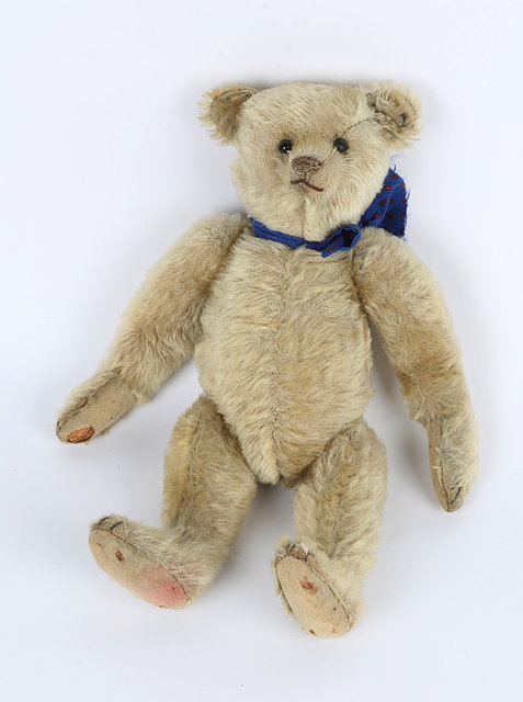 Appraisal: AN EARLY TH CENTURY STEIFF STRAW FILLED MOHAIR TEDDY BEAR