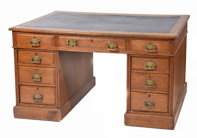 Appraisal: A LATE TH EARLY TH CENTURY OAK PEDESTAL DESK with