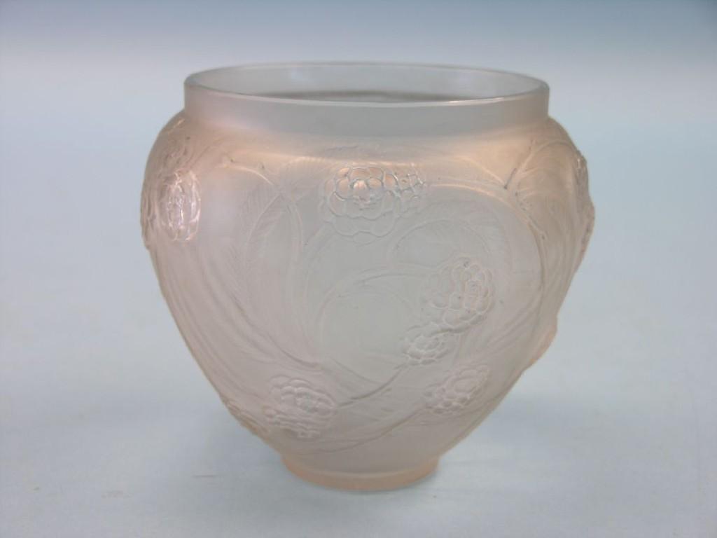 Appraisal: A Lalique frosted glass vase Nefliers pre-war a design of