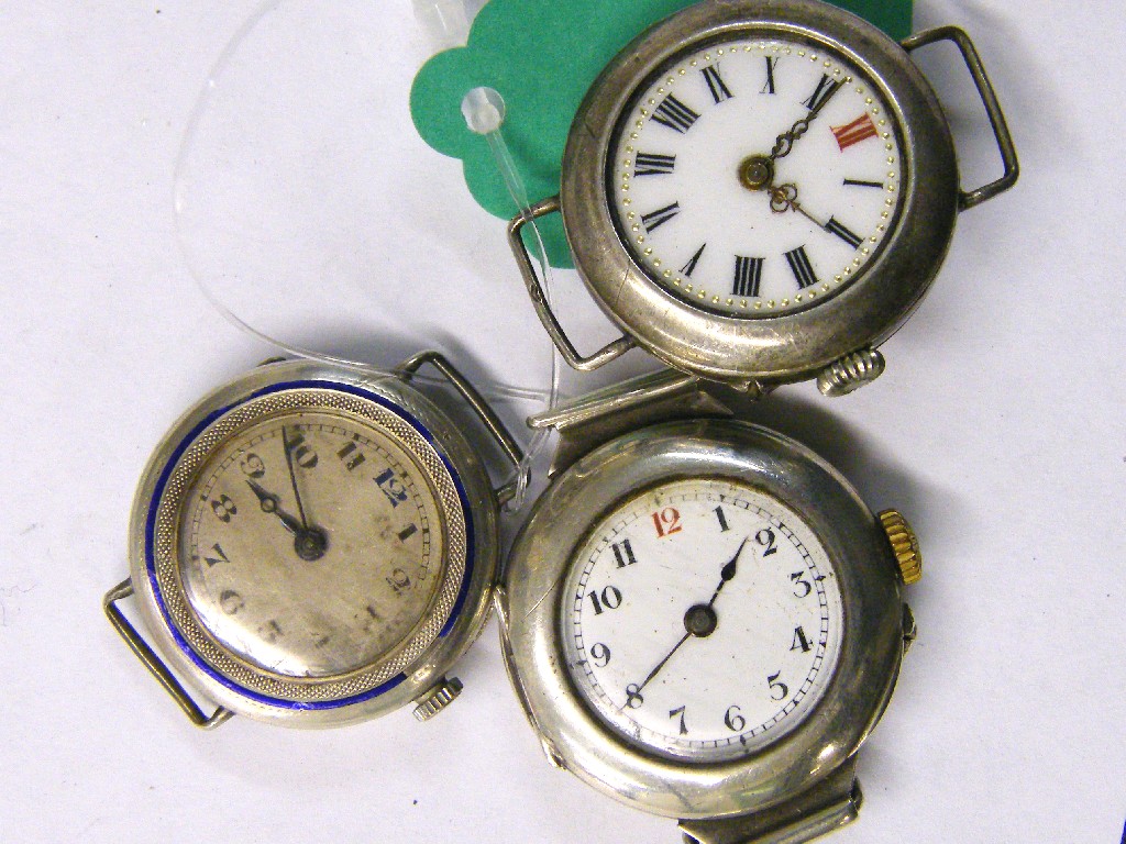 Appraisal: Three silver wire lug mid-size wristwatches a f