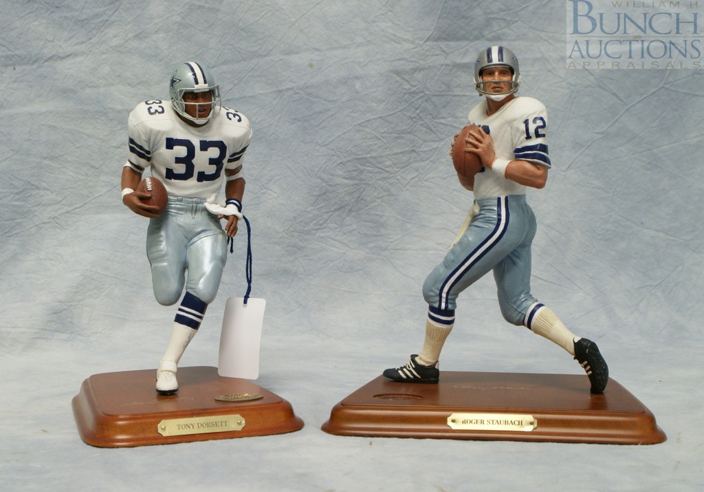 Appraisal: Danbury Mint Dallas Cowboys football figures Roger Staubach missing medallion