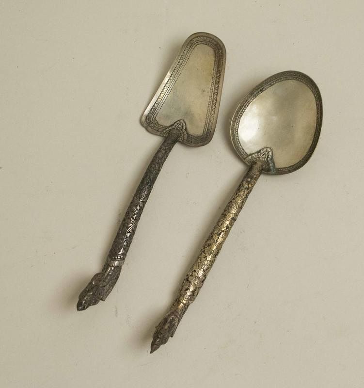 Appraisal: Two Piece Serving Set Two piece serving set Unmarked Dimensions