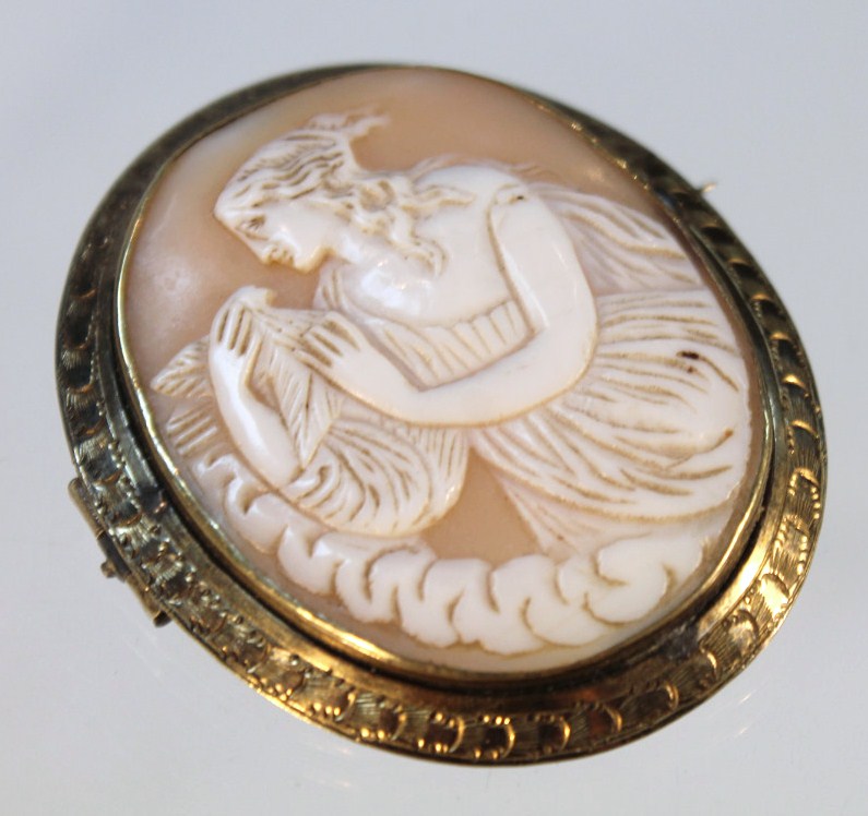 Appraisal: An oval cameo set with a profile of a lady