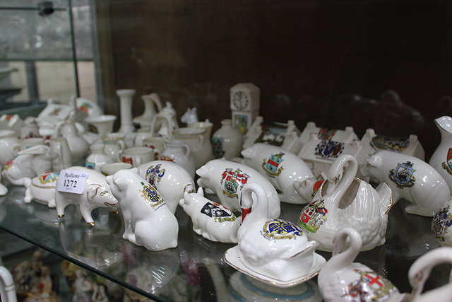 Appraisal: A QUANTITY OF CRESTED CHINA WARES a variety of items