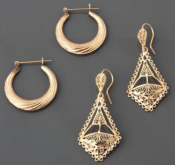 Appraisal: A collection of gold jewelry seven pair of earrings and