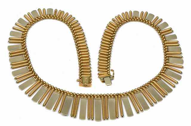 Appraisal: AN CT GOLD GRADUATED FRINGED NECKLACE long