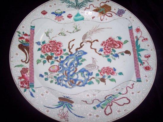 Appraisal: A Chinese famille rose plate Qianlong - painted with birds