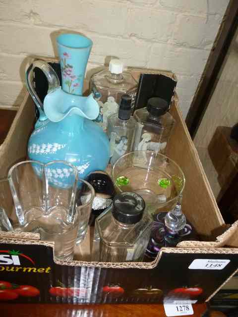 Appraisal: A SMALL QUANTITY OF VARIOUS GLASS including Art Deco style