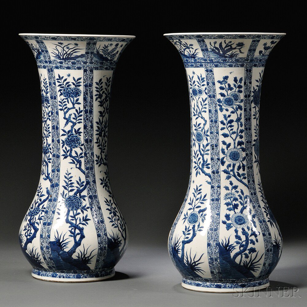 Appraisal: Pair of Blue and White Porcelain Vases China th th