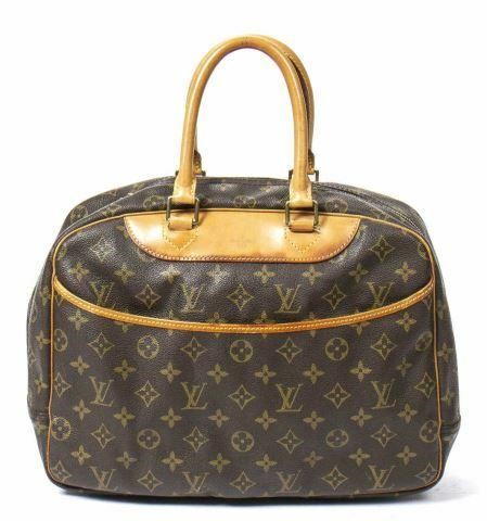 Appraisal: Louis Vuitton Deauville travel bag in monogram coated canvas with