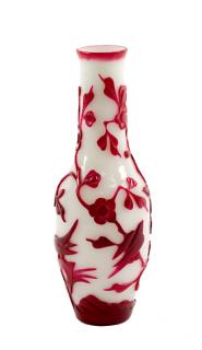 Appraisal: A CHINESE PEKING GLASS WHITE VASE WITH RUBY TONE OVERLAY