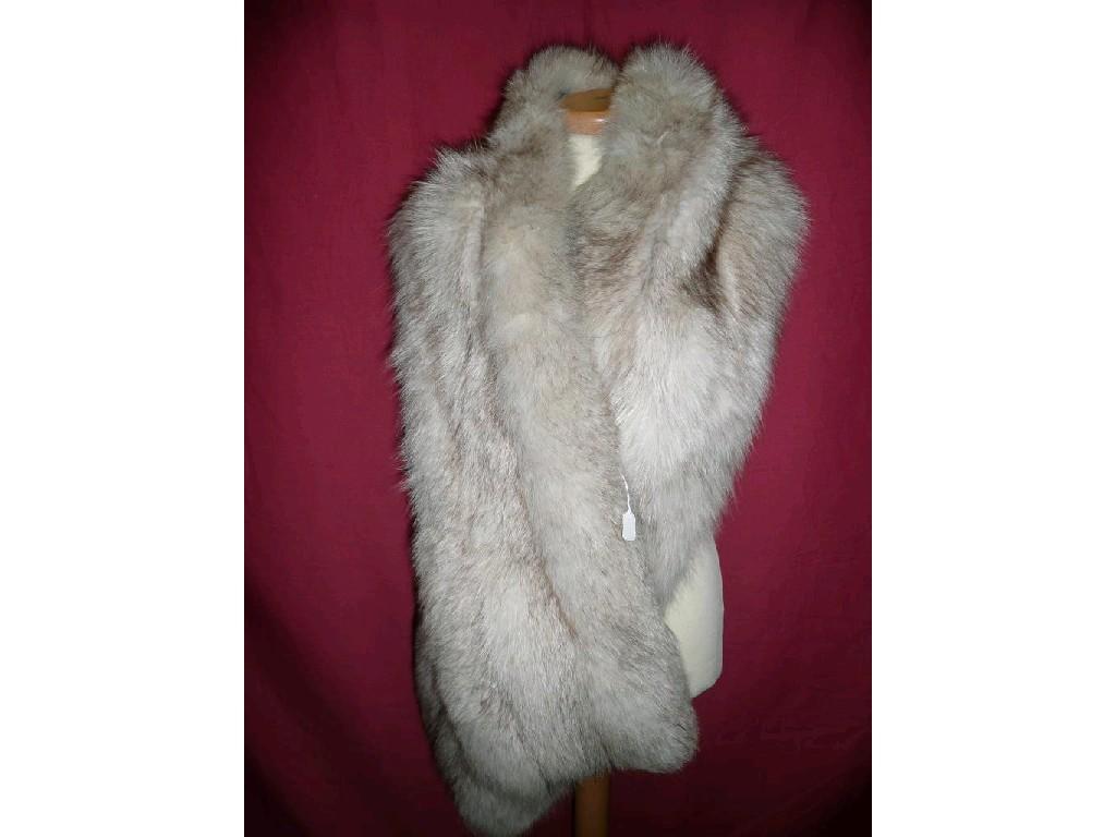 Appraisal: A beatiful large cream fur stole velvet lined