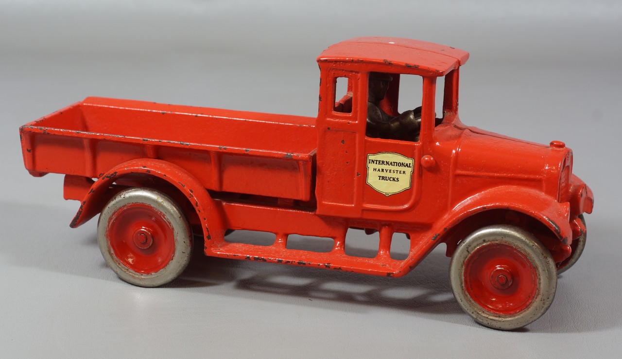 Appraisal: Arcade International Harvester cast iron dump truck long exc original