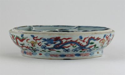 Appraisal: A Chinese wucai lower section of a covered box decorated