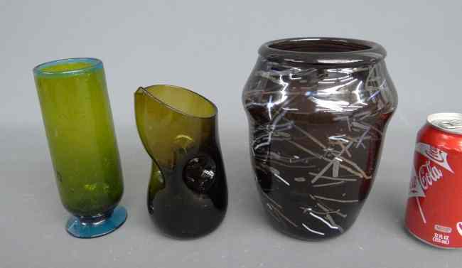 Appraisal: Lot studio art glass vases '' to '' Ht signed