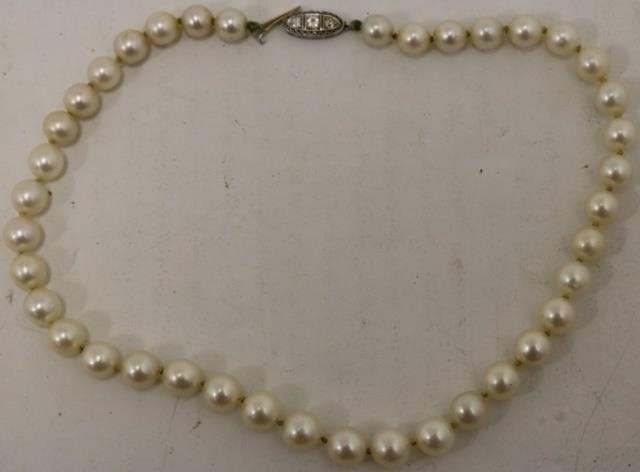 Appraisal: GRADUATED PEARL NECKLACE WITH KT WHITEGOLD CLASP SET WITH DIAMONDS