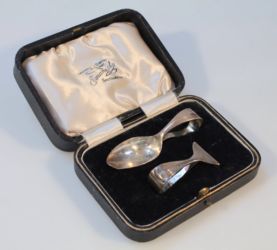 Appraisal: A George V silver babies feeding spoon and pusher with