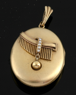 Appraisal: A Victorian gold locket Circa The ct gold oval hinged