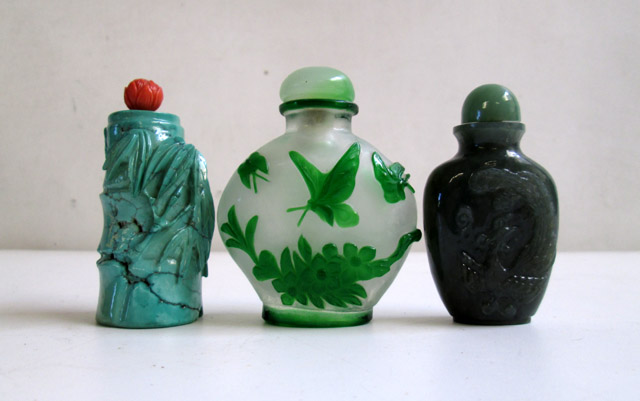 Appraisal: THREE CHINESE SNUFF BOTTLES the first of Peking Glass the