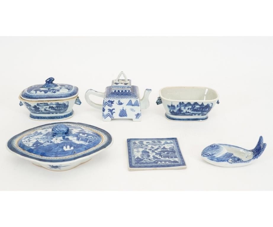 Appraisal: Chinese blue and white porcelain tableware to include sauce tureen