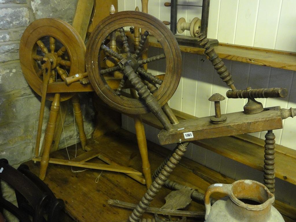 Appraisal: A vintage ashwood freestanding spinning wheel and attachments raised on