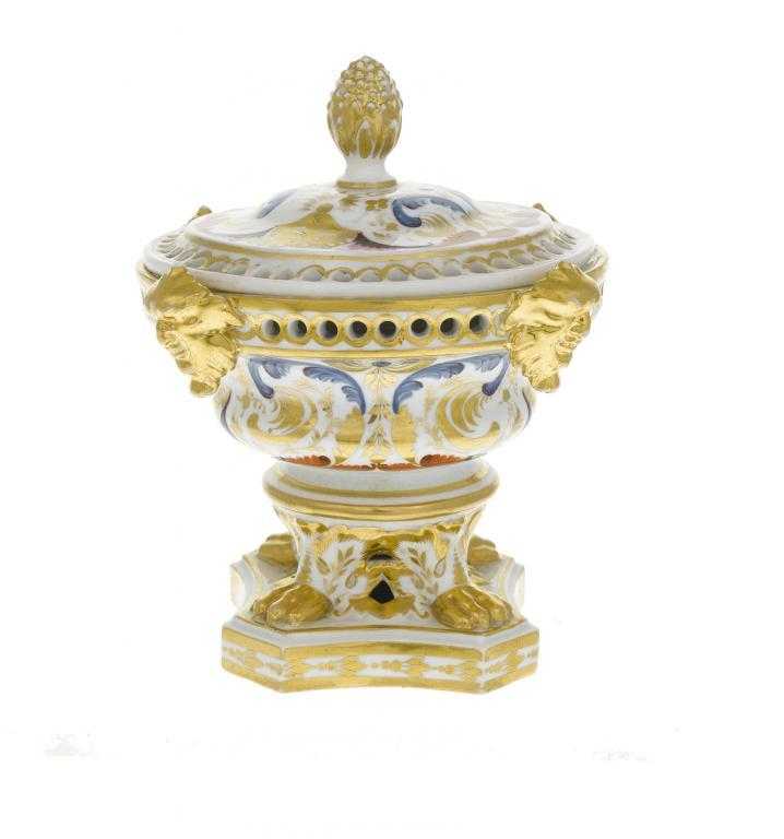 Appraisal: A DERBY POT POURRI VASE AND COVER of compressed campana