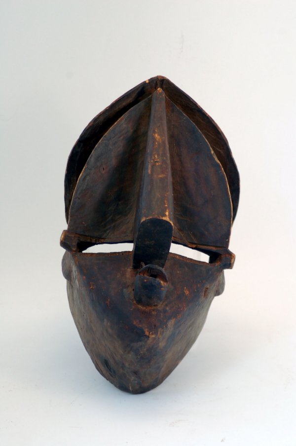 Appraisal: Lwalwa face mask with typical geometrical design having a large