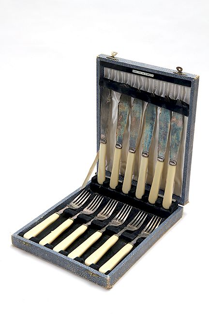 Appraisal: Bone Fish Set Exclusive on Bidsquare A cased Sheffield six