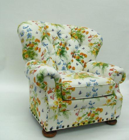 Appraisal: Pair of Flexsteel club chairs with white and floral upholstery