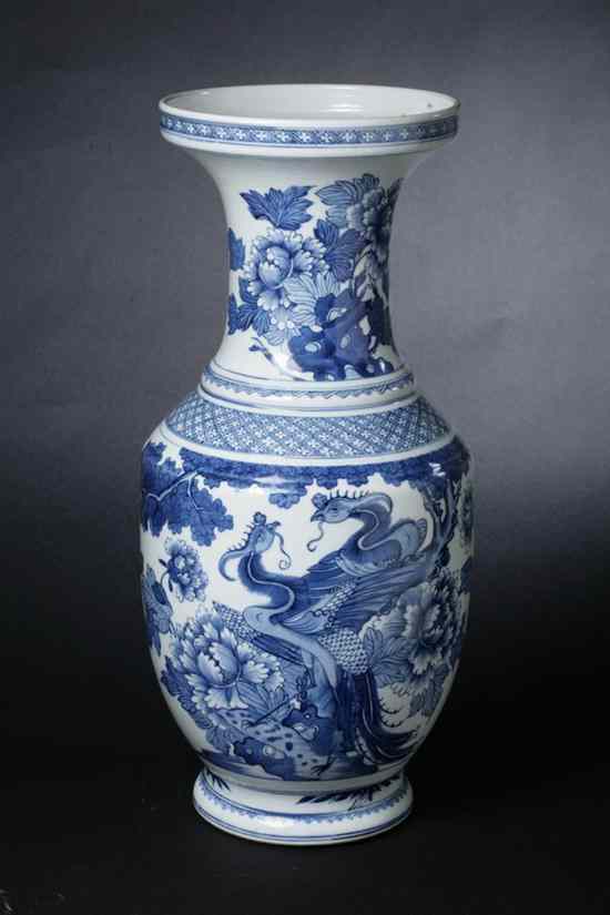 Appraisal: CHINESE BLUE AND WHITE PORCELAIN VASE th th century Finely