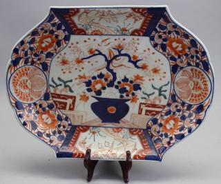 Appraisal: Antique Japanese Imari Porcelain Serving Dish Antique Japanese Imari Porcelain