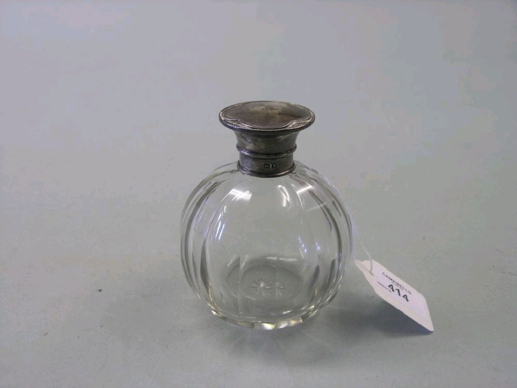 Appraisal: An early th century glass scent bottle spherical shape with