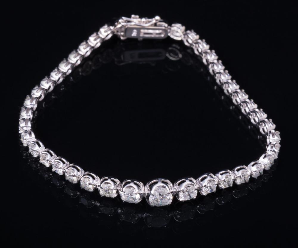 Appraisal: kt White Gold and Diamond Bracelet comprised of round brilliant