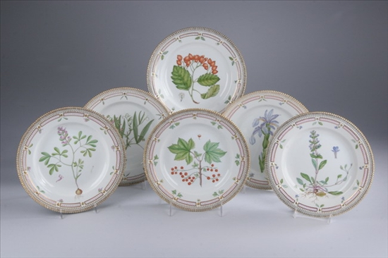 Appraisal: SIX ROYAL COPENHAGEN PORCELAIN 'FLORA DANICA' DINNER PLATES th century