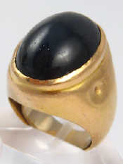 Appraisal: A French hallmarked carat gold cabochon sapphire ring the stone