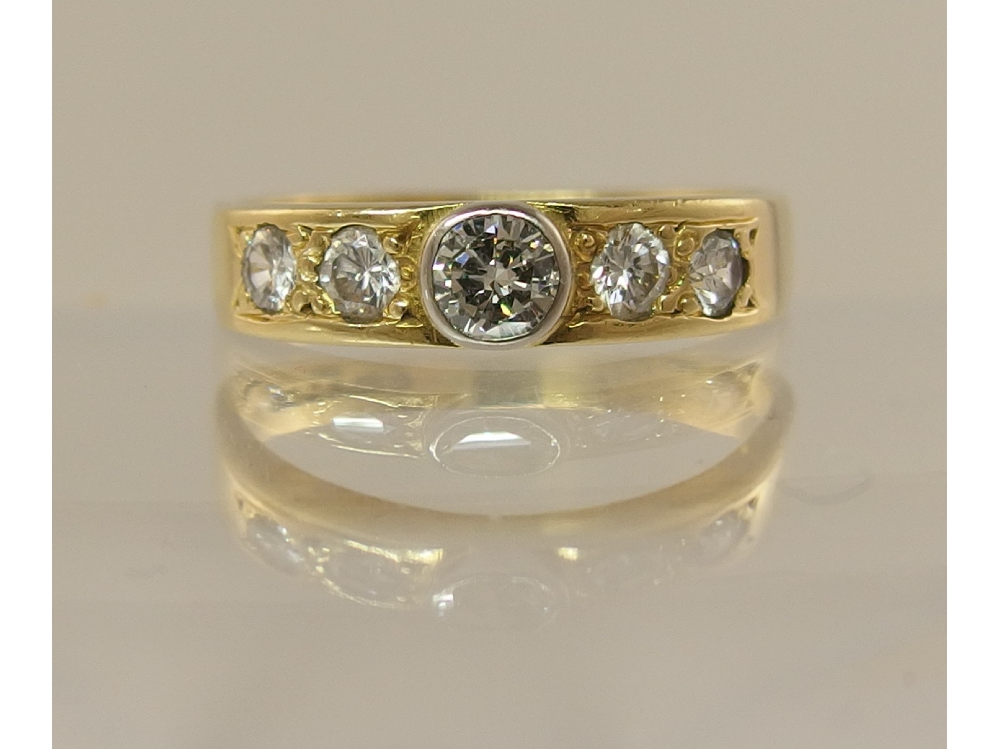 Appraisal: An ct yellow gold five stone diamond ringwith an approx