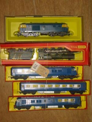 Appraisal: A Triang Hornby blue Pullman with centre coach F a