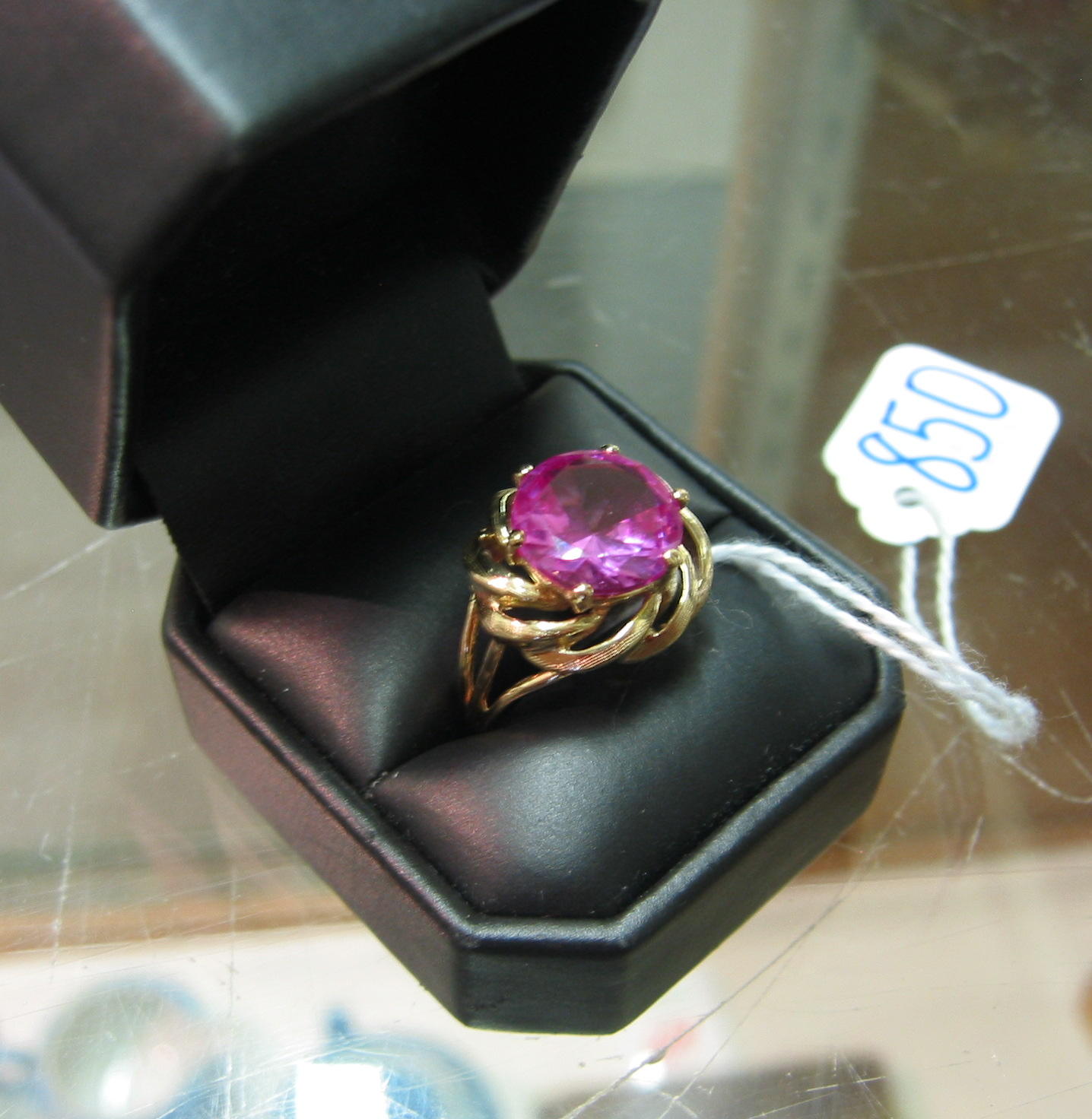 Appraisal: PINK SAPPHIRE AND FOURTEEN KARAT GOLD SOLITAIRE RING Six gold