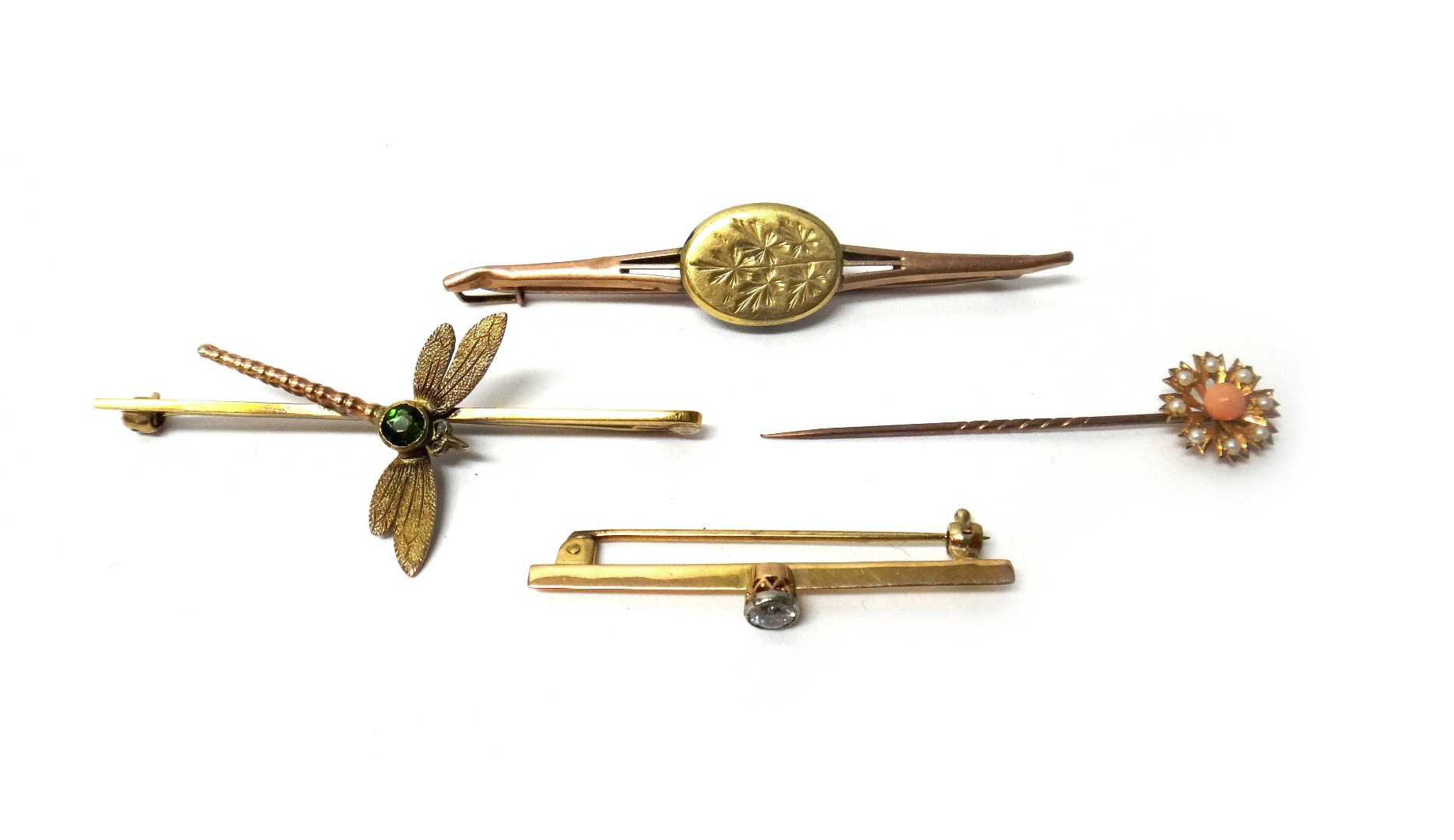 Appraisal: A gold and diamond set single stone bar brooch mounted