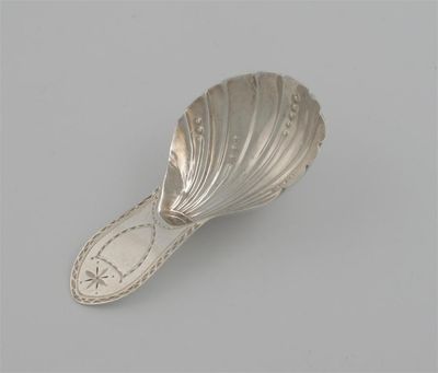 Appraisal: A George III caddy spoon with a fluted bowl and