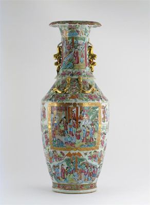 Appraisal: A large Chinese Canton famille rose vase decorated with panels