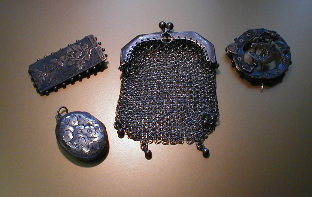 Appraisal: A silver purse two silver brooches and a locket