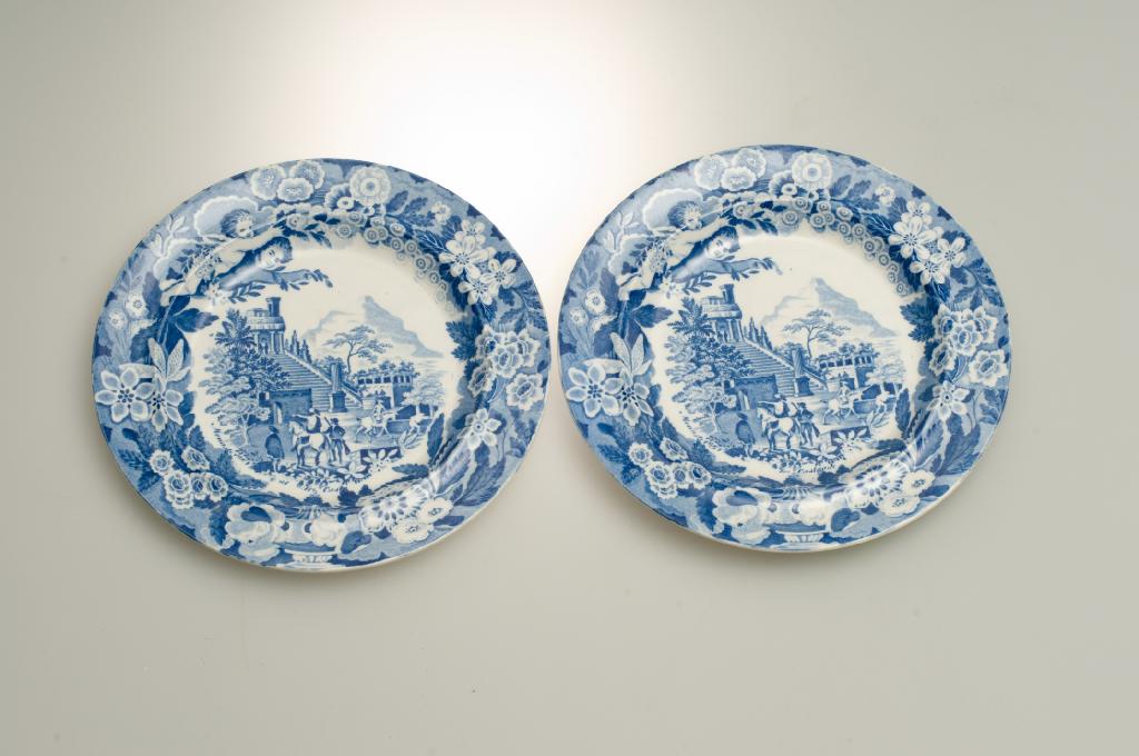 Appraisal: PAIR OF DON POTTERY BLUE AND WHITE LUNCHEON PLATES FROM