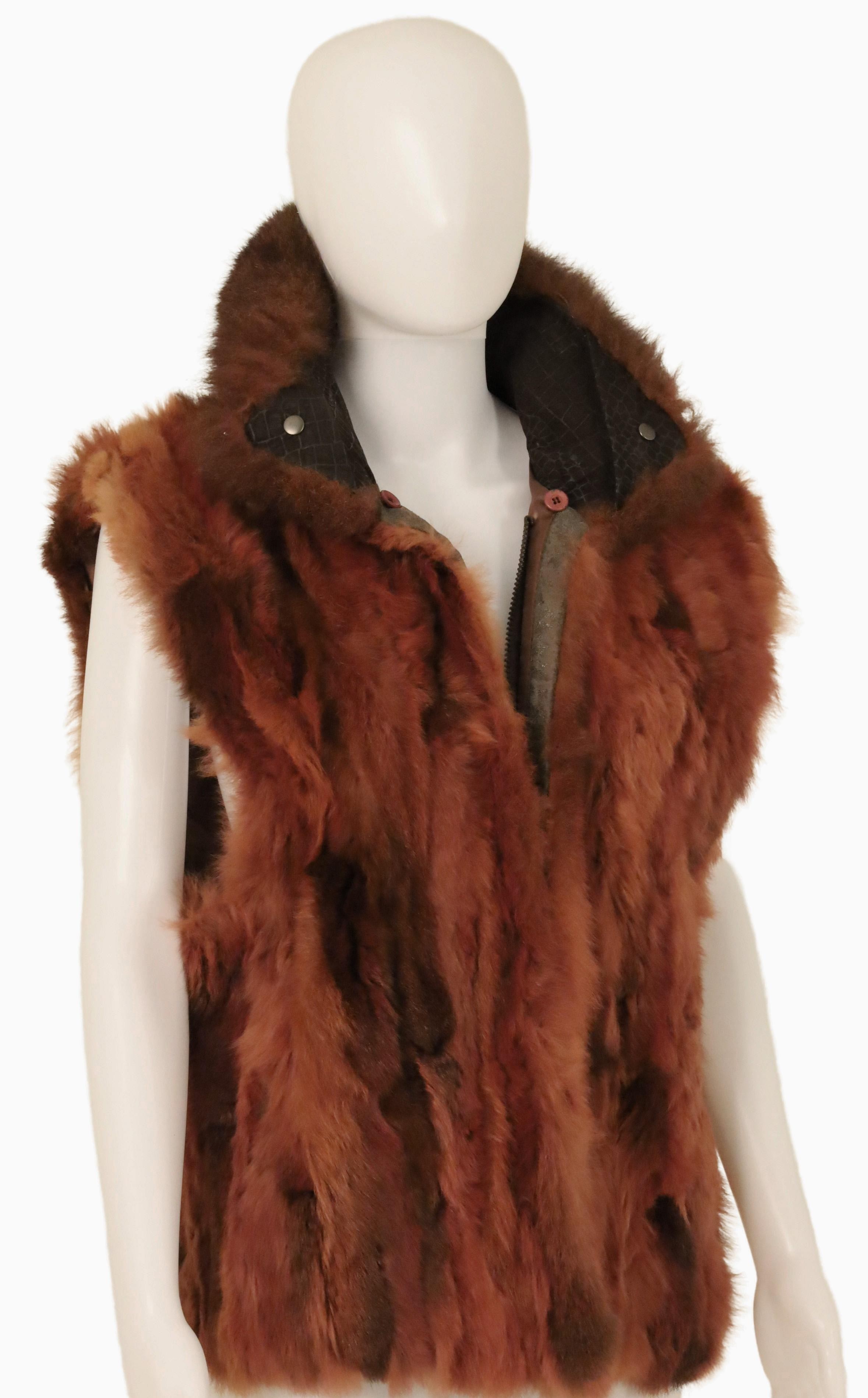 Appraisal: Red Fox sleeveless jacket with zipper closure having flared collar