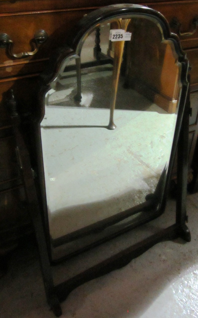 Appraisal: A mahogany triptych dressing mirror