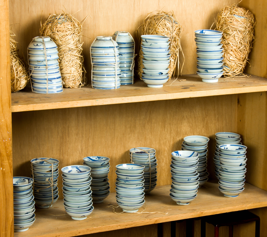 Appraisal: TWO SHELVES OF CHINESE BLUE AND WHITE SAUCER DISHES Two