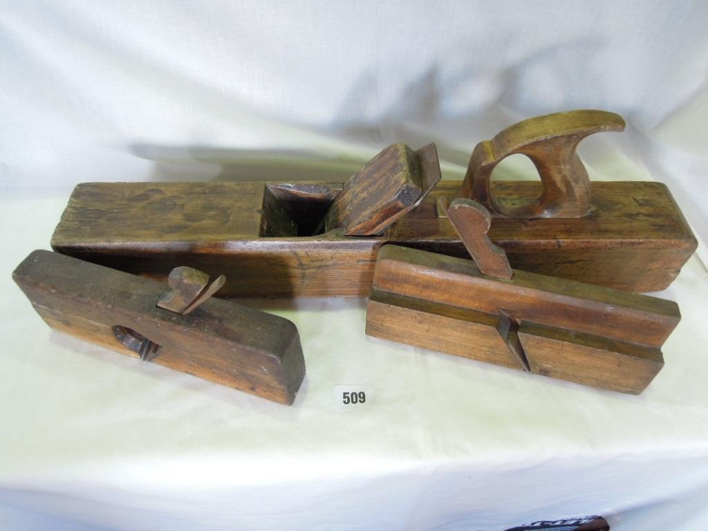 Appraisal: A varied collection of eighteen carpenters wood planes