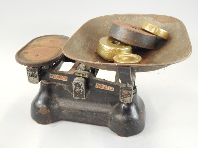 Appraisal: A set of enamel kitchen scales stamped W T Avery