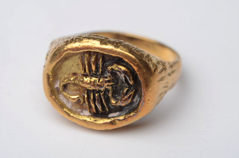 Appraisal: TIFFANY AND CO K YELLOW GOLD SCORPIAN RING Stamped 'Tiffany