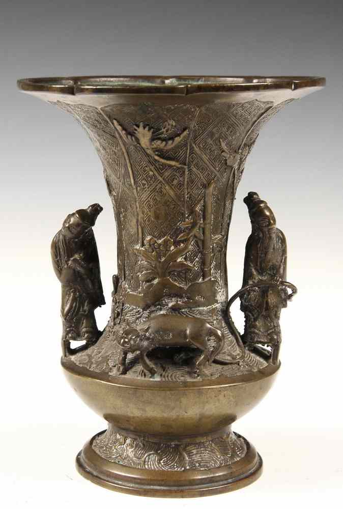 Appraisal: CHINESE BRONZE VASE - th c Bronze Chinese Vase with